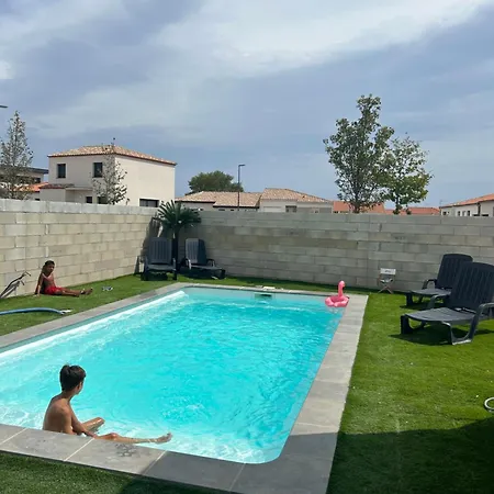 アパート + Piscine Et Exterieur